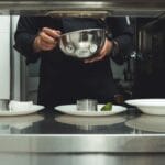 Forever Young, restaurant si club in Centrul Vechi al Bucurestiului