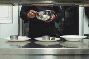 Forever Young, restaurant si club in Centrul Vechi al Bucurestiului