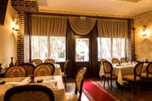 Forever Young, restaurant si club in Centrul Vechi al Bucurestiului