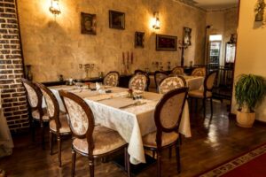 Forever Young, restaurant si club in Centrul Vechi al Bucurestiului