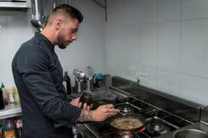 Forever Young, restaurant si club in Centrul Vechi al Bucurestiului