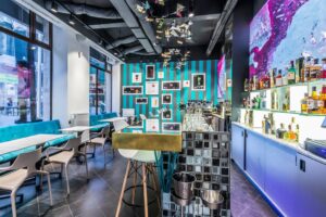 Gold Cafe Bar, cafenea si bar pe Calea Victoriei din Bucuresti