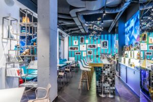 Gold Cafe Bar, cafenea si bar pe Calea Victoriei din Bucuresti