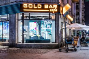 Gold Cafe Bar, cafenea si bar pe Calea Victoriei din Bucuresti
