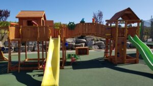 Locul de joaca din parcul conacului Casa Timis din Bucov