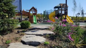 Locul de joaca din parcul conacului Casa Timis din Bucov