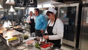 Oamenii Cristinei si ai lui Radu Timis de la Conacul Casa Timis