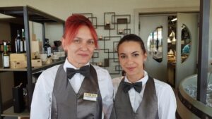 Oamenii Cristinei si ai lui Radu Timis de la Conacul Casa Timis