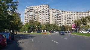 Piata Alba Iulia din Bucuresti, cu numeroase restaurante