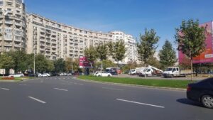 Piata Alba Iulia din Bucuresti, cu numeroase restaurante