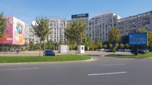 Piata Alba Iulia din Bucuresti, cu numeroase restaurante