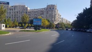 Piata Alba Iulia din Bucuresti, cu numeroase restaurante