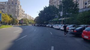 Piata Alba Iulia din Bucuresti, cu numeroase restaurante