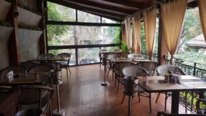 terasele Restaurantul Potcoava Giulesti