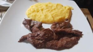 Restaurantul Potcoava din cartierul Giulesti