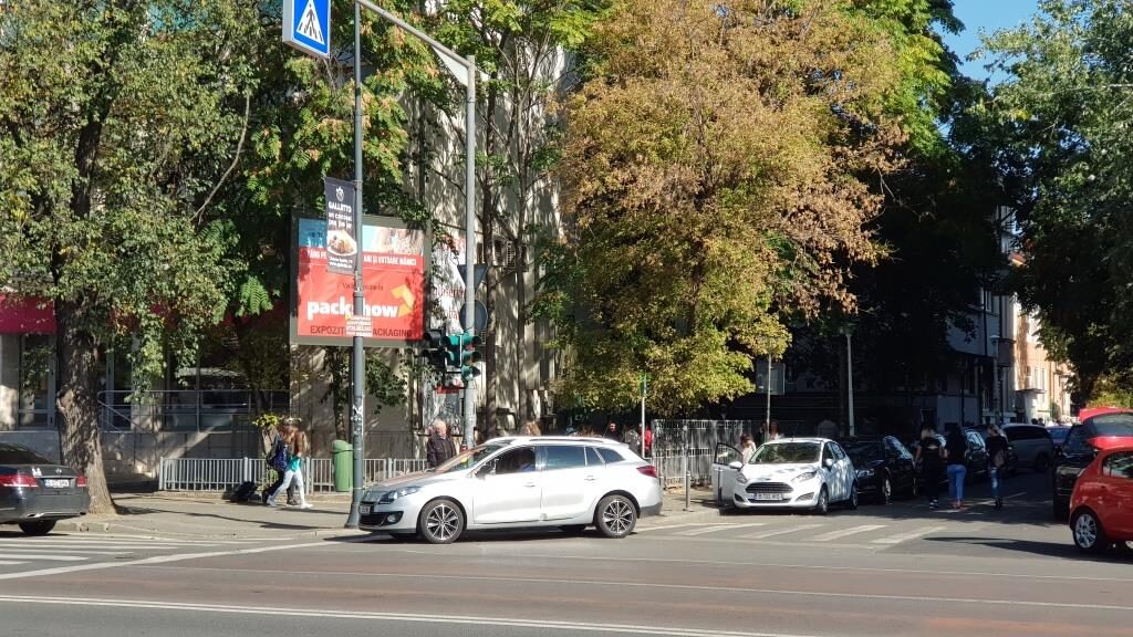 Autoservire Dorobanti by Amzei Autoservire Dorobanti by Amzei