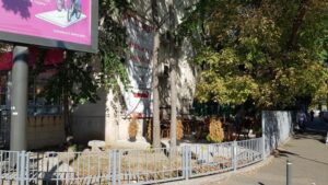 Autoservire Dorobanti by Amzei