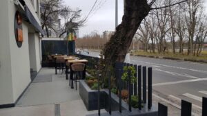 Terasa cu vedere spre lacul Floreasca