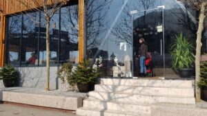 Colonial Lounge, restaurant pe malul Dambovitei la Unirii