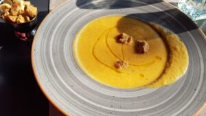 Colonial Lounge, restaurant pe malul Dambovitei la Unirii