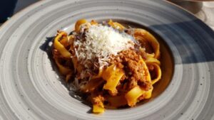 Colonial Lounge, restaurant pe malul Dambovitei la Unirii