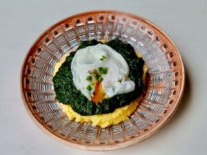 Fior di latte - Urzici cu mamaliga si ou posat