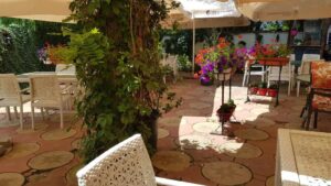 Terasa Amvrosia in vara cu pandemia