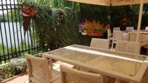 Terasa Amvrosia in vara cu pandemia