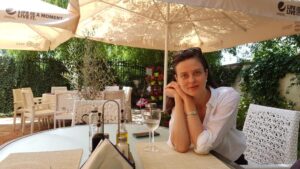 Terasa Amvrosia in vara cu pandemia