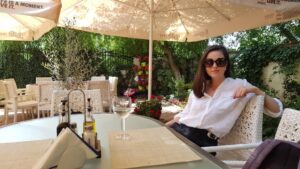Terasa Amvrosia in vara cu pandemia