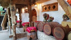 Restaurant traditional Coliba Haiducilor in Poiana Brasov