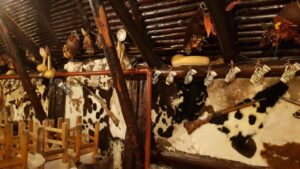 Restaurant traditional Coliba Haiducilor in Poiana Brasov