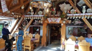 Restaurant traditional Coliba Haiducilor in Poiana Brasov