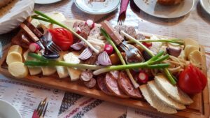 Restaurant traditional Coliba Haiducilor in Poiana Brasov