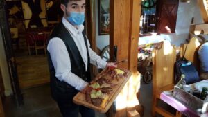 Restaurant traditional Coliba Haiducilor in Poiana Brasov