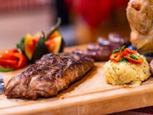 Restaurant traditional Coliba Haiducilor in Poiana Brasov