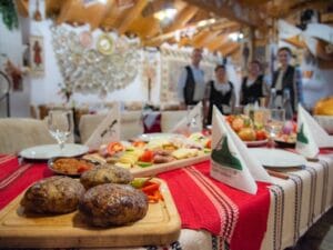 Restaurant traditional Coliba Haiducilor in Poiana Brasov