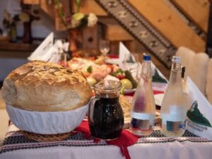 Restaurant traditional Coliba Haiducilor in Poiana Brasov