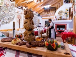 Restaurant traditional Coliba Haiducilor in Poiana Brasov
