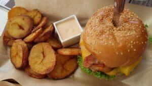 Next Door, restaurant in Piata George Enescu din Brasov