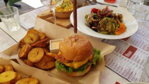 Next Door, restaurant in Piata George Enescu din Brasov