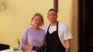 Pia Krauss si restaurantul ei Next Door din Piata George Enescu in Brasov