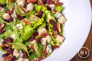 Pia Krauss si restaurantul ei Next Door din Piata George Enescu in Brasov