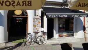 Restaurantul Pizza Roma in Piata Sfatului din Brasov