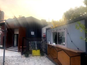 Sizzle Kitchen, local cu bucatarie urbana in incinta Fabrica Grivita