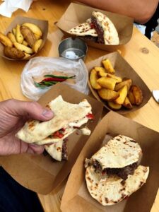 Sizzle Kitchen, local cu bucatarie urbana in incinta Fabrica Grivita