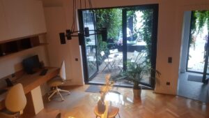 Casa lui Dinu-Alexandru Popescu si a frumoasei lui femei