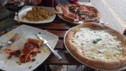 Farinella, pizza, pasta si paine in Piata Dorobantilor