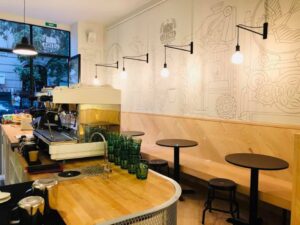 Uzina Coffee, cafenea, bar si microprajitorie de cafea de specialitate in Piata Amzei