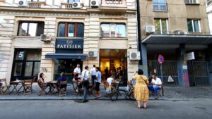 Uzina Coffee, cafenea, bar si microprajitorie de cafea de specialitate in Piata Amzei